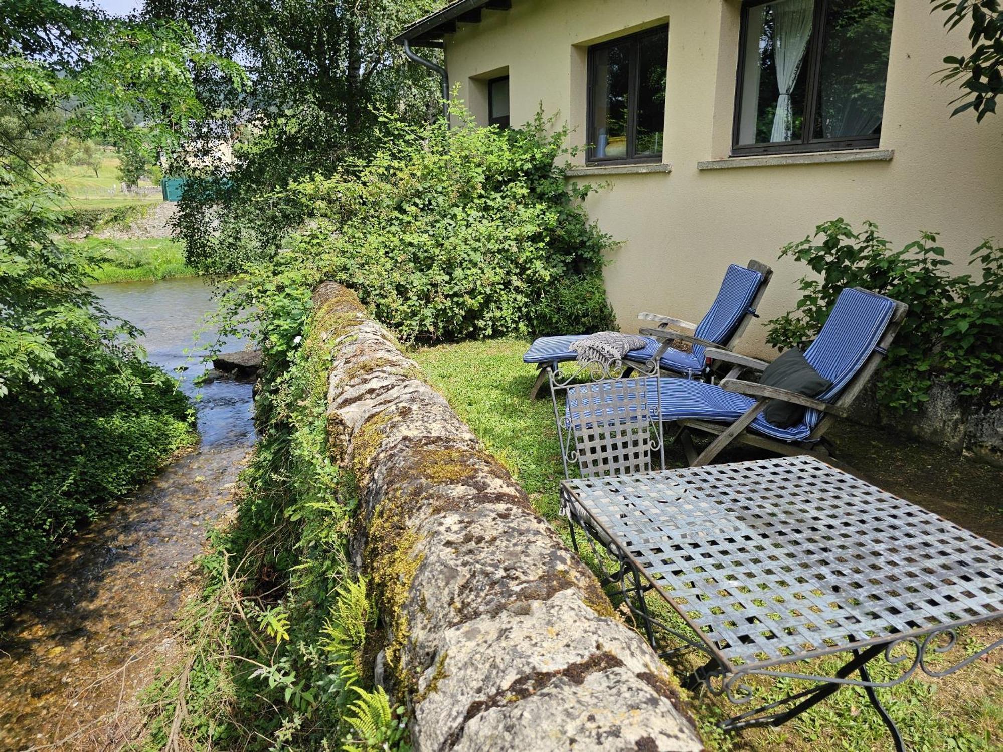Riverrun Saint-Geniez-dʼOlt Extérieur photo
